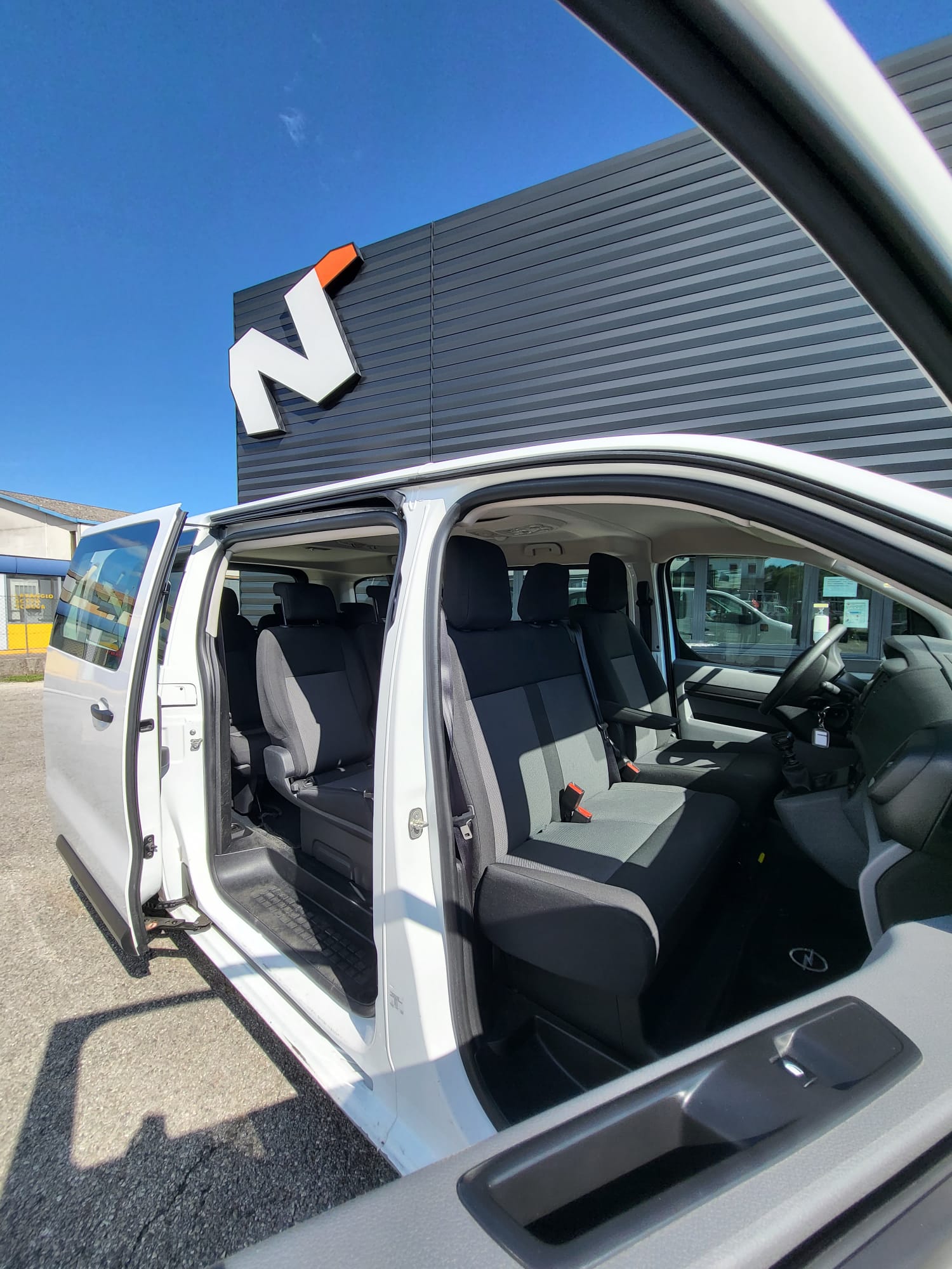 Noma-opel-vivaro-porte-aperte