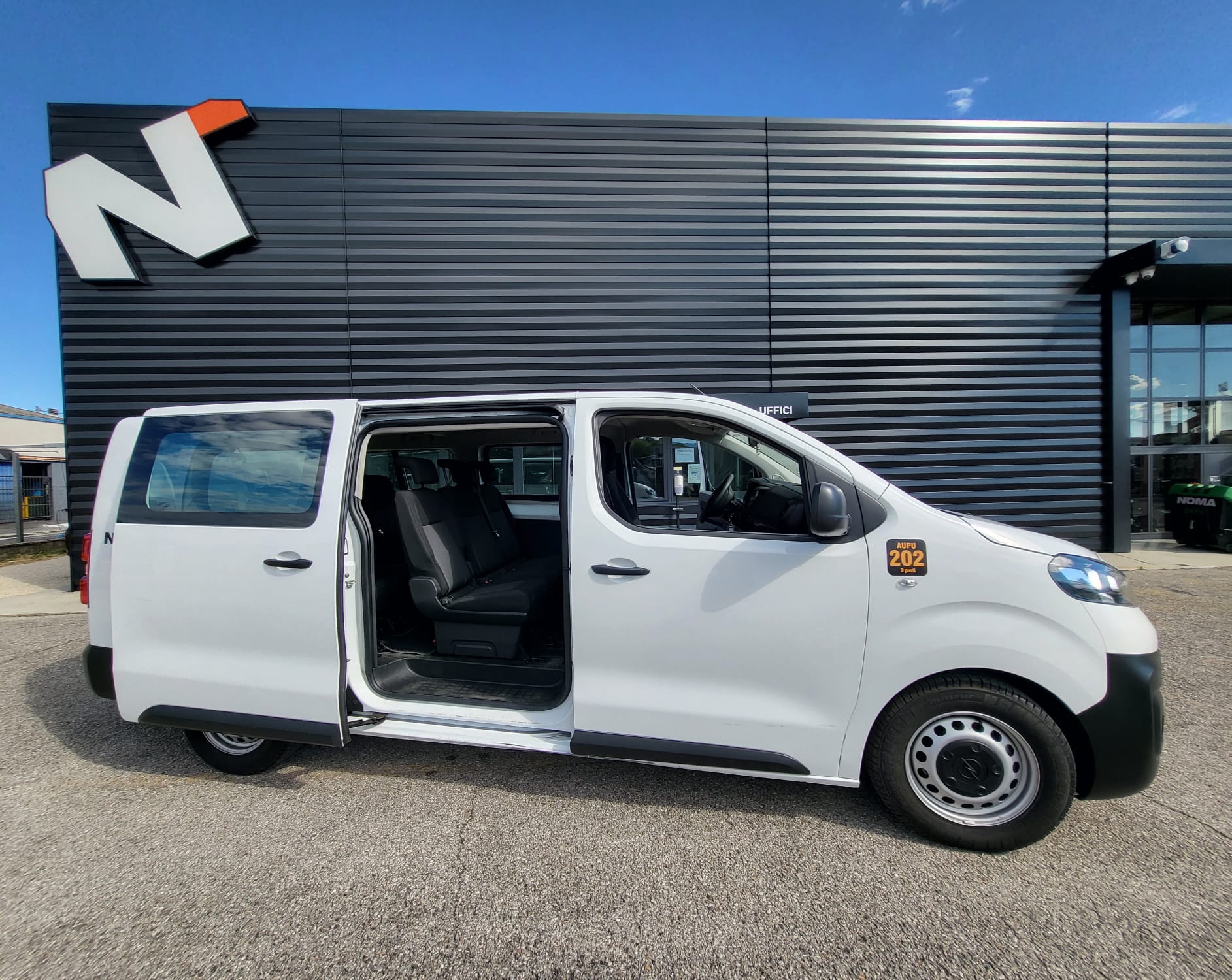 Noma-opel-vivaro-portiera-apertura