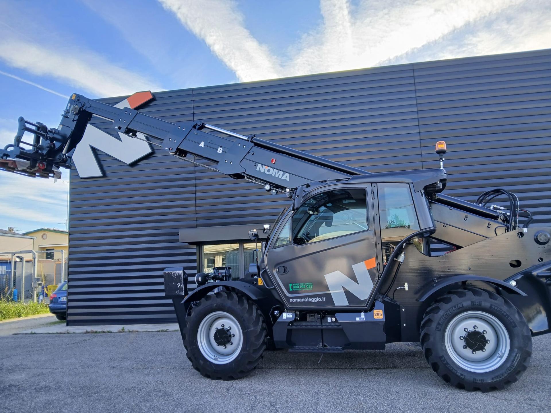 SOLLEVATORE TELESCOPICO FISSO 17 MT
